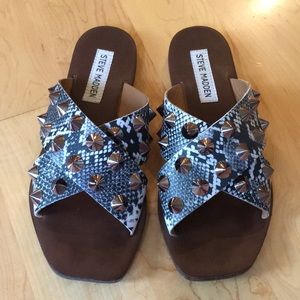 STEVE MADDEN | Spiked Snake Print Slide Sandals